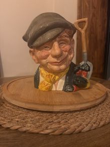 The Gardener.   Royal Dalton. D6630 1972