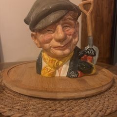 The Gardener.   Royal Dalton. D6630 1972