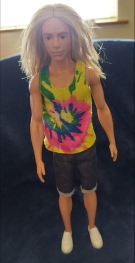 Ken Barbie doll (1436)