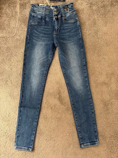 New M Sara high rise skinny jeans size 29