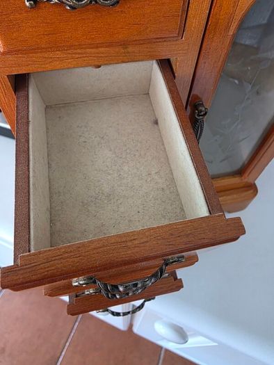 Jewelry box