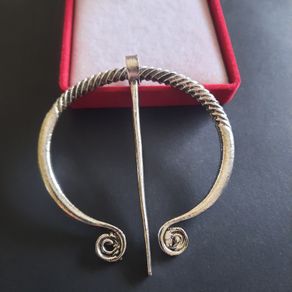 Celtic Penannular Brooch Viking Cloak Pin Celtic Knot, Fibula Brooch, Celtic and Viking Jewelry