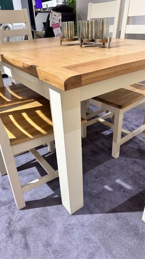 Oak Extendable Dining Table Brand New