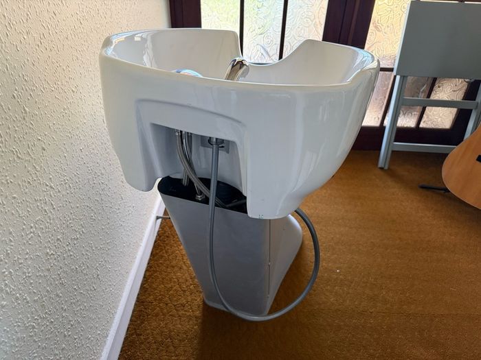 Hairdressing  wash basin and mirror unit