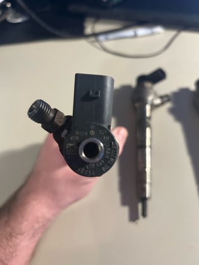 Genuine Audi VW CR Injector for 2.0 TDI Engines - 04L1302777AC