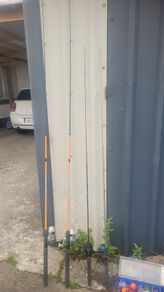 4x fishing rods and box of tackle