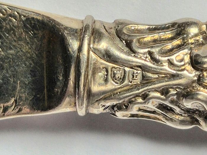 Sterling silver Fork, 1901, fully silver inc prongs. Intricate decoration.