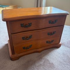 Chest of drawers jewelry box