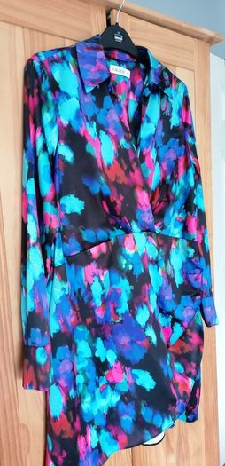 dress gallery size 14 elasticated waist at back. Wrap style  that doesnt open