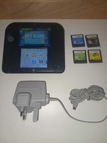 Nintendo 2DS Console Bundle 4 Games + Official Charger