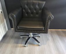 Salon chair