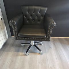 Salon chair