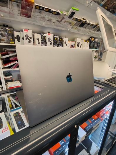 2019 MacBook Pro A1990 15" Touchbar Intel Core (i9-9880H) 32GB RAM 512GB SSD (Battery Cycle: 190)