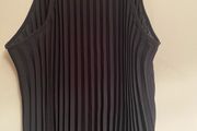 Black river island top