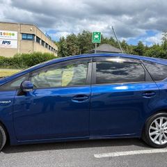 Toyota Prius Alpha 2014 7-Seater Automatic // 2key
