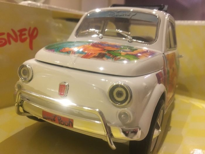 Fiat 500 Disney Winnie the Pooh Scale 1/18 Burago