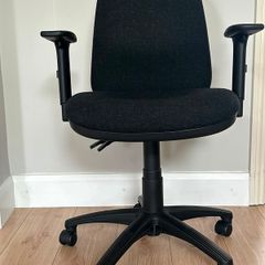 Ergonomic Adjustable Office Chair - Excellent Condition