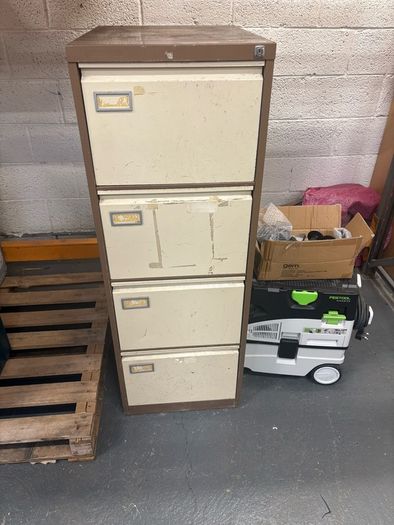 Filing cabinet 4 drawer no key