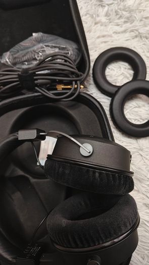 Beyerdynamic DT 1770 PRO 250Ohm headphones