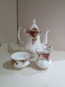 Bone China Royal Albert Old Country Roses 3 piece Coffee set