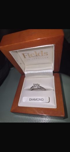 18ct white gold ring