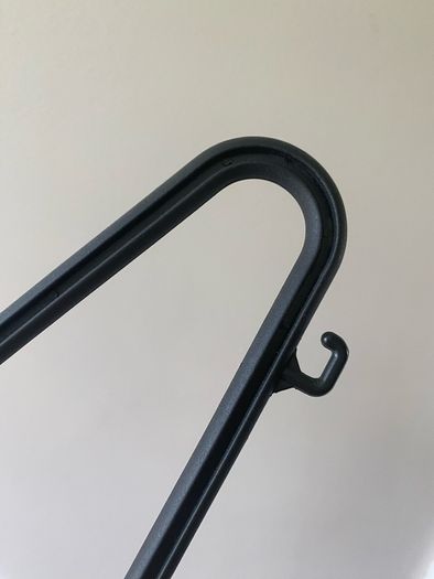 Black plastic hangers (50)