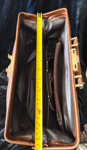 De  Boissy vintage leather Gladstone doctor bag