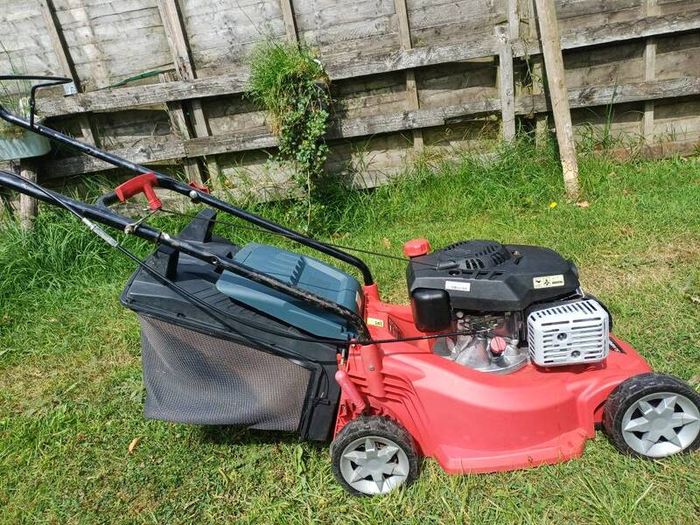 Sovereygn petrol lawn mower