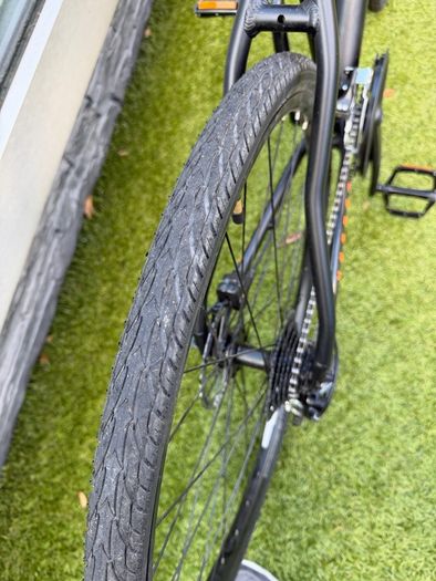 Men's Hybrid Bicycle large - as new 1 year old - rarely used...600 euro new.
