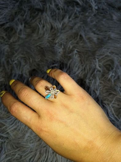 Gorgeous sterling silver ring