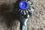 Dyson V6.