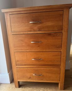 Solid oak chest of drawers