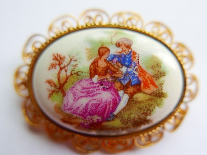 Vintage Medallion Medieval French Couple Courting Vintage Gold Brooch Pin
