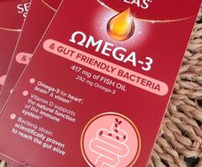 Seven Seas Omega 3 + Gut friendly bacteria 30 day pack x4