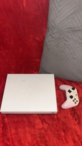Xbox one X robot white 1TB