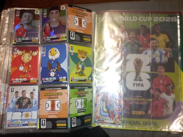 Panini World Cup 2026 binder almost full + extra cards