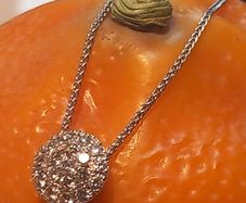Beautiful diamond pendant 18ct white gold 19 round brilliant cut diamonds 2g, D18 free reg post