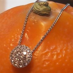 Beautiful diamond pendant 18ct white gold 19 round brilliant cut diamonds 2g, D18 free reg post