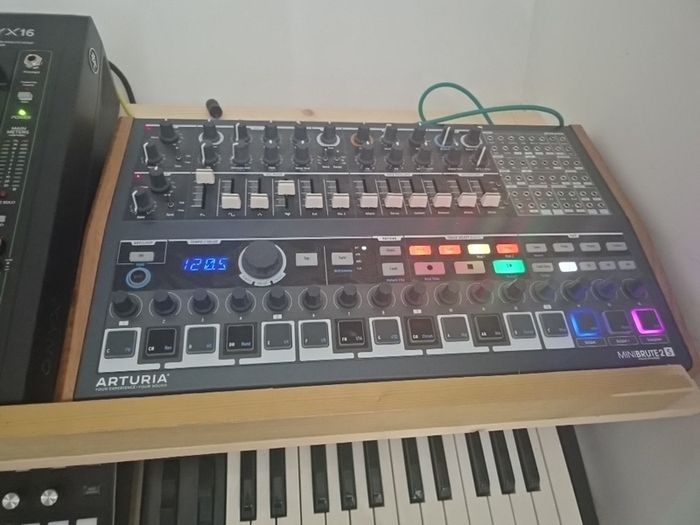Arturia Minibrute 2S