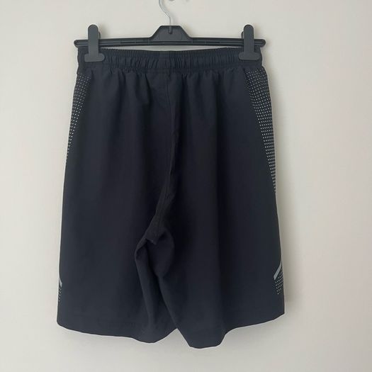 Under Armour HeatGear Black Sports Shorts - Mens Small - Loose Fit