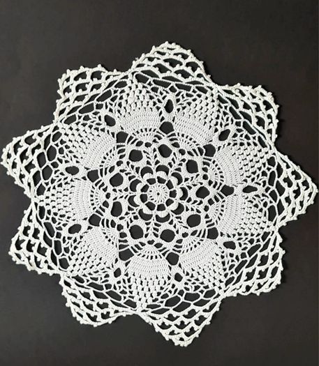 Vintage Handmade White Crochet Lace Doily serviette 35cm Round Floral Table Centrepiece