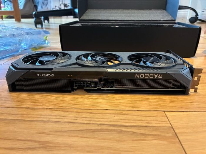 Gigabyte AMD Radeon RX 9060 XT 16GB Gaming OC