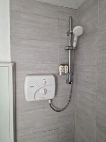 Triton T90si Electric Shower