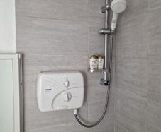 Triton T90si Electric Shower