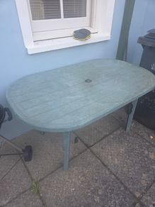 Garden table & chairs