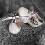 Girl cream bow shoes Image 6