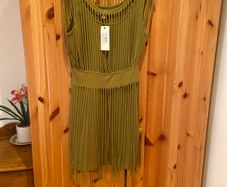 Green dress size 8