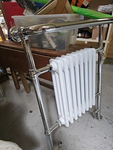 Traditional Towel Rail 952mm High - Steel