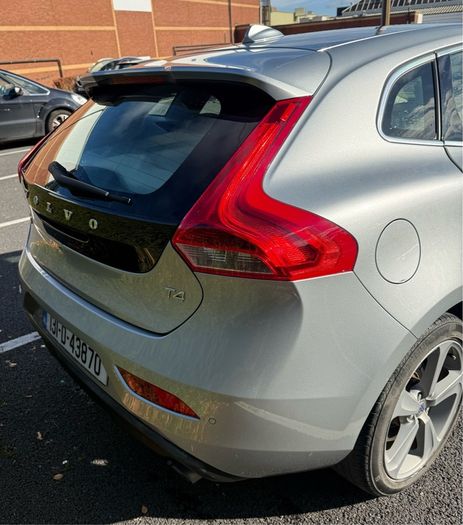 Volvo V40 2013 Automatic 1.6 TURBO PETROL Low kilometer 108,000km