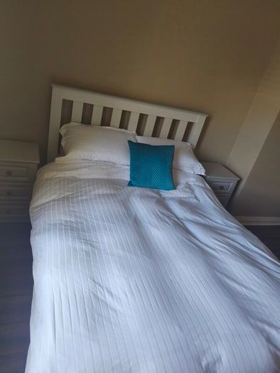 Double bed and two bedside lockers